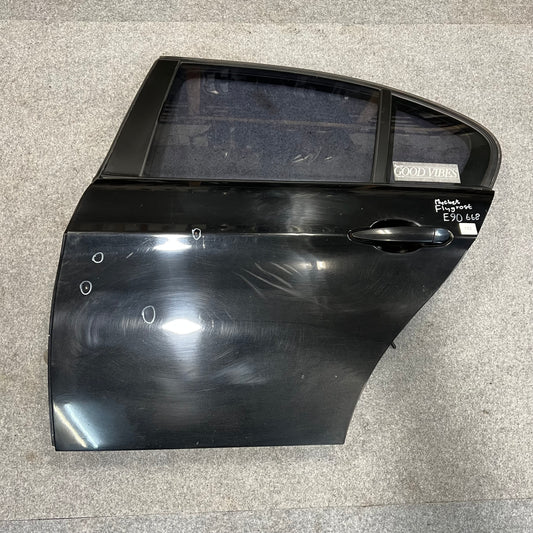 D0192 Dörr Vänster Bak E90 Färg: 668