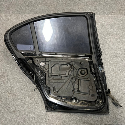 D0192 Dörr Vänster Bak E90 Färg: 668