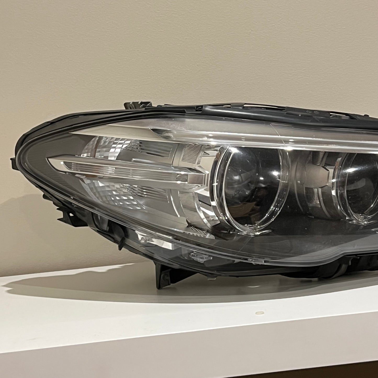 Framlykta höger Bmw F10 / F11  LCI art: 731713209