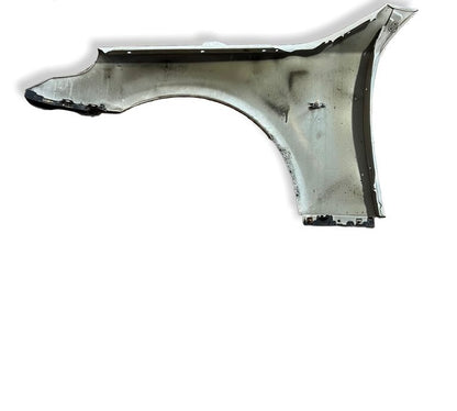 Framskärm Höger Bmw E60 / E61 färgkod: 300 Alpine White III