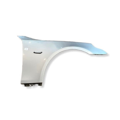 Framskärm Höger Bmw E60 / E61 färgkod: 354 Titanium Silver Metallic