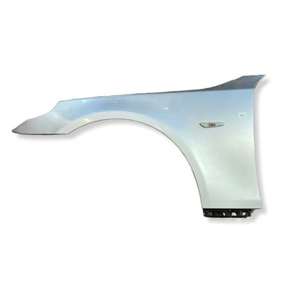 Framskärm Vänster Bmw E60 / E61 färgkod: 354 Titanium Silver Metallic