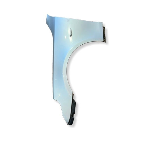 W0368 Framskärm Vänster Bmw E60 / E61 färgkod: 354 Titanium Silver Metallic