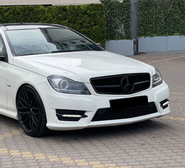 C63 style Grill Mercedes W204 / S204 / C204 Blank svart (07-14)