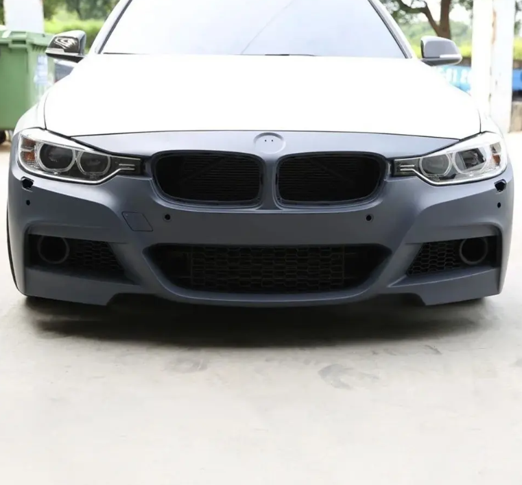 M Sport front för BMW F30 / F31, med PDC-hål, med hål för strålkastarspolare