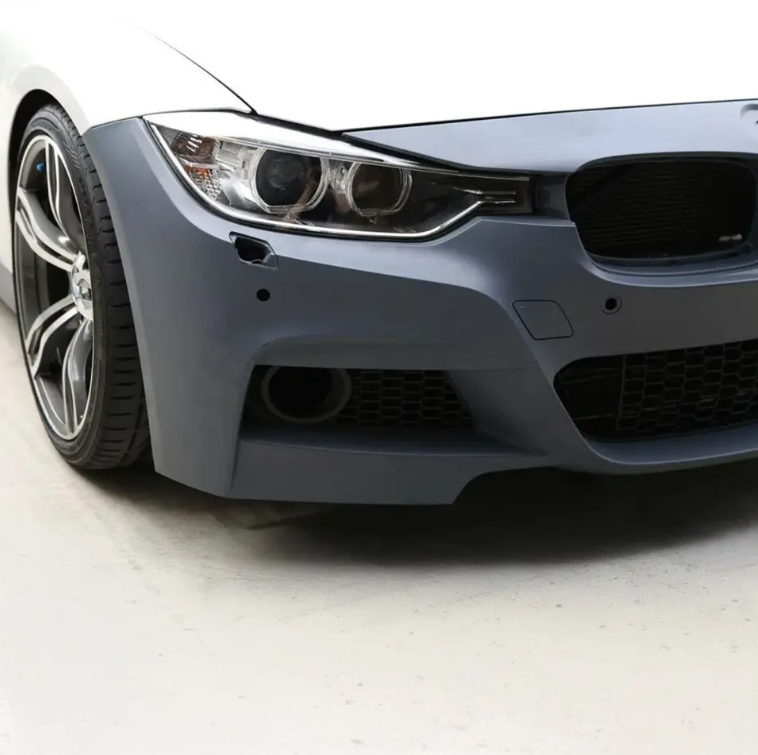 M Sport front för BMW F30 / F31, med PDC-hål, med hål för strålkastarspolare