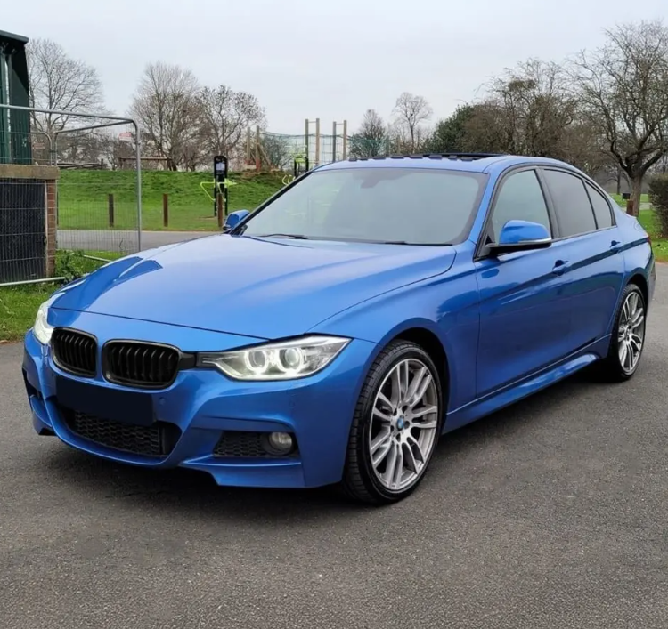 M Sport front för BMW F30 / F31, med PDC-hål, med hål för strålkastarspolare