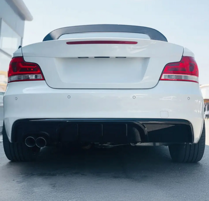 WR Diffuser för bakre stötfångare för BMW E82 / E88 M-Pack, blank svart