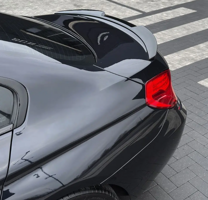 M4-stil Bakluckespoiler för BMW F06 / F13, blank svart