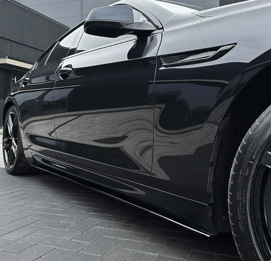F-PERFORMANCE Sidokjols diffuser sats för BMW F06 Gran coupé, blank svart
