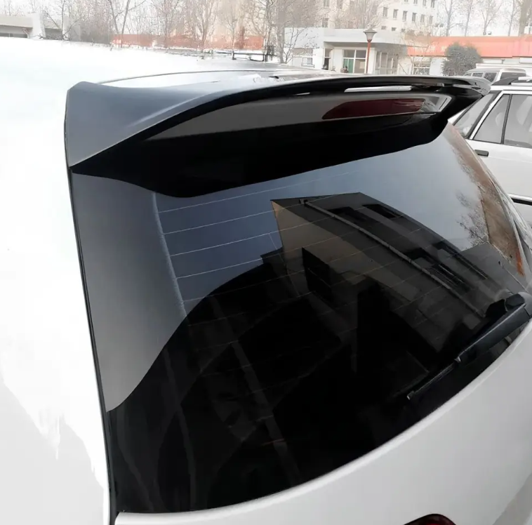 Takspoiler för VW Golf MK7 (13-19) halvkombi, blank svart