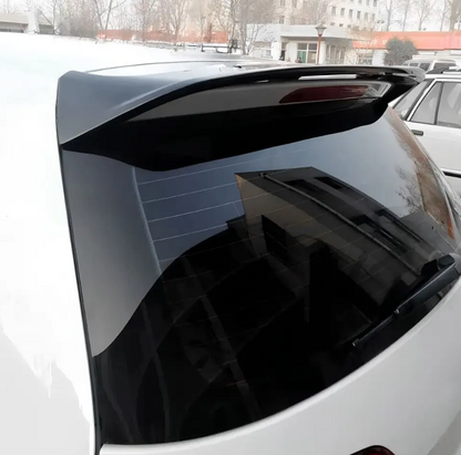 Takspoiler för VW Golf MK7 (13-19) halvkombi, blank svart