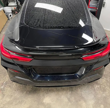 M4-stil Bakluckespoiler för BMW G15 / F92 coupé, blank svart