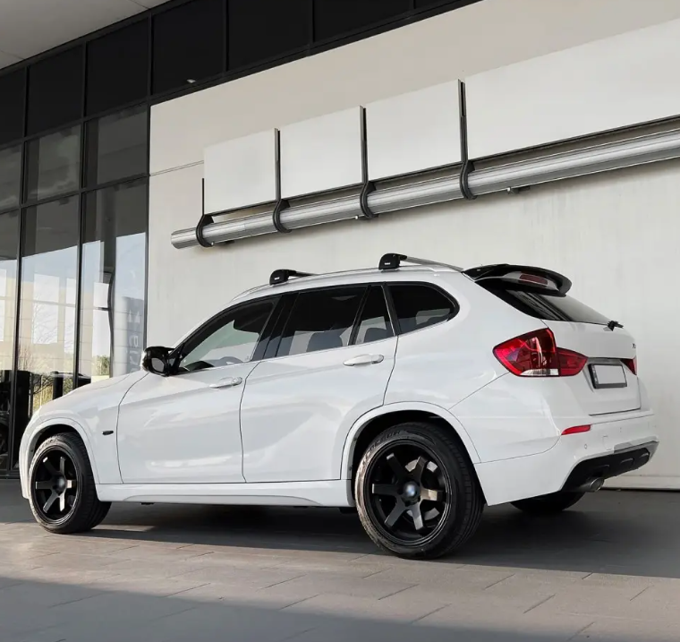 Takspoiler för BMW X1 E84, blank svart