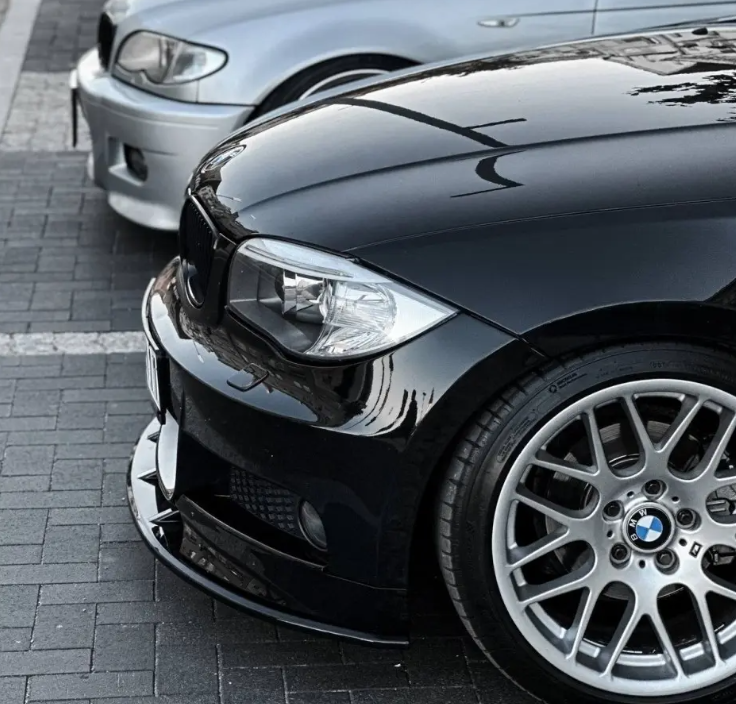 WR Frontläpp för BMW E82 / E88 med M-Sport, blank svart