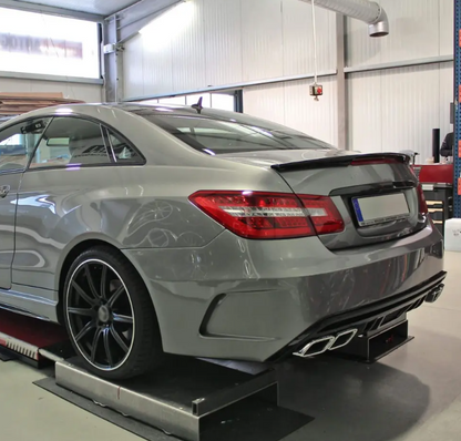 Bakluckespoiler för Mercedes C207 (A207 / W207), blank svart