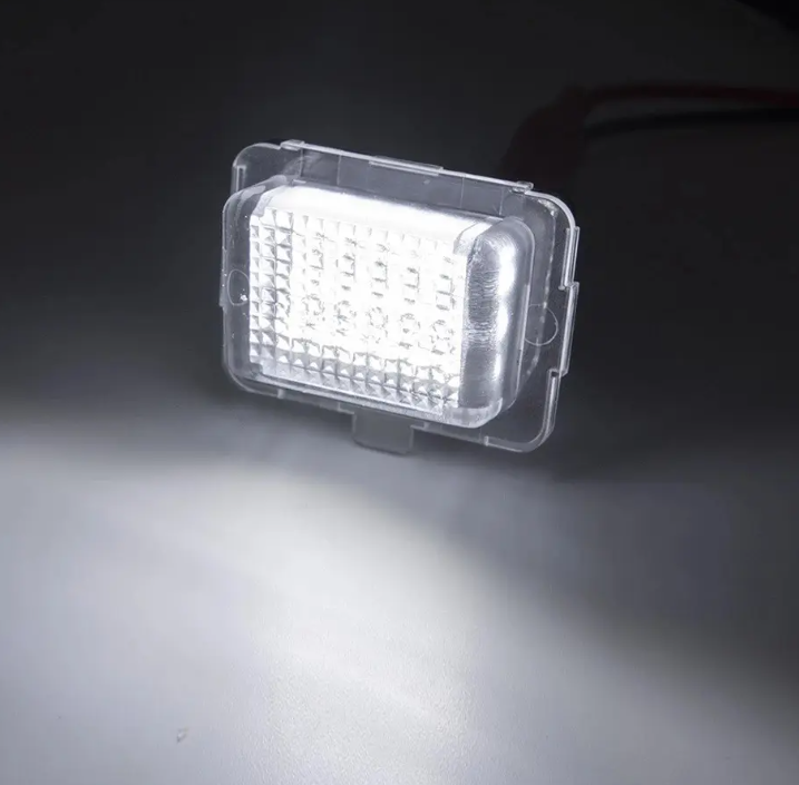 LED-nummerskyltsbelysning sats för Mercedes-Benz W204 / C204 / S204 prefacelift (07-11)