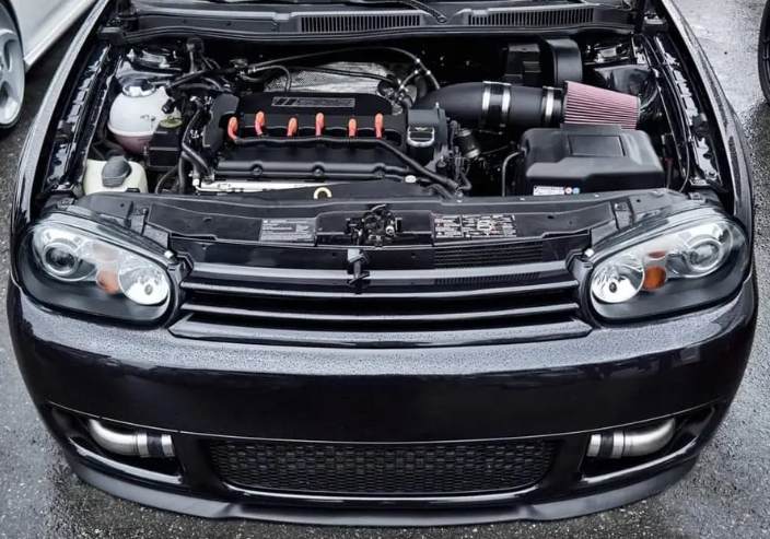 Emblemlös grill för VW Golf MK4 (97-04)